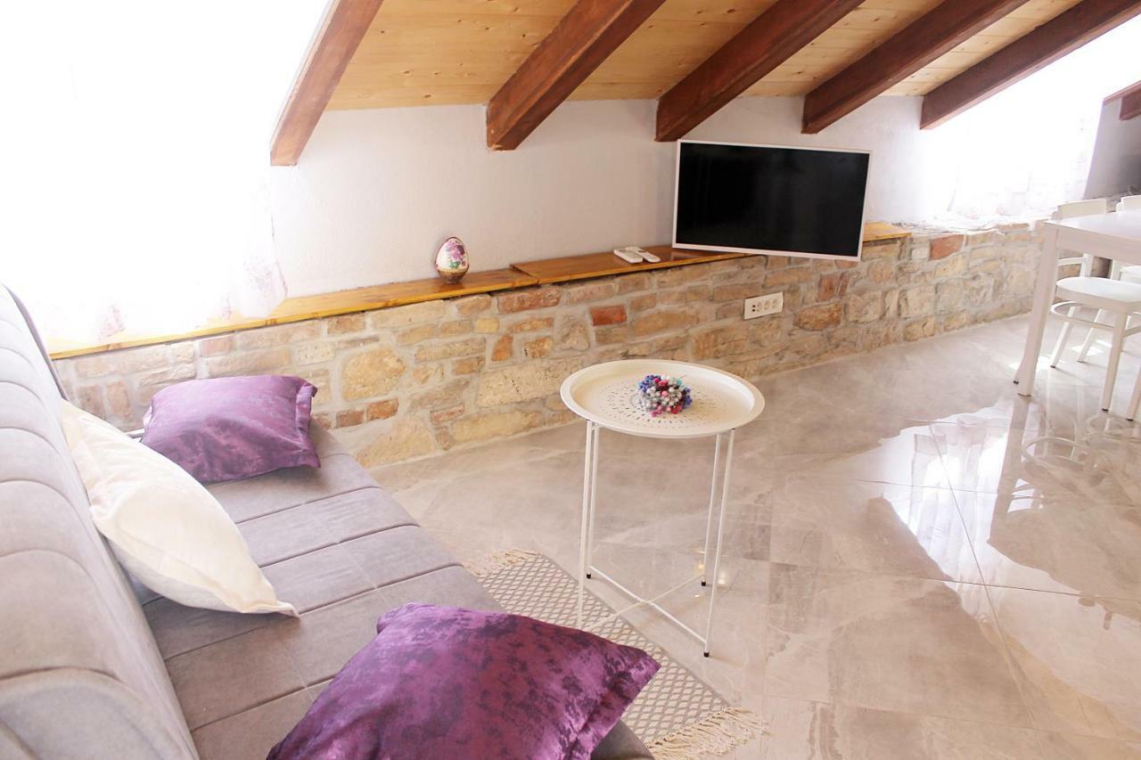 Apartments D&N Vis Bagian luar foto