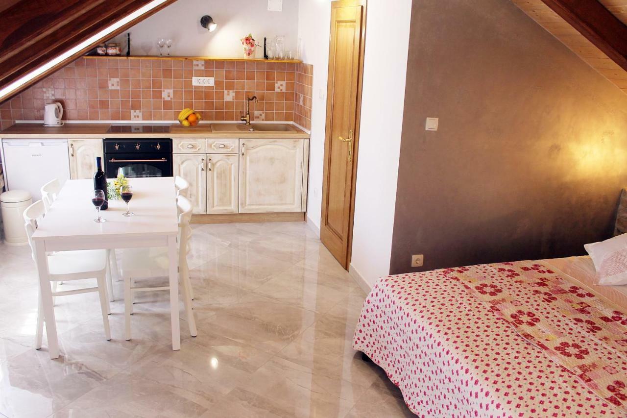 Apartments D&N Vis Bagian luar foto
