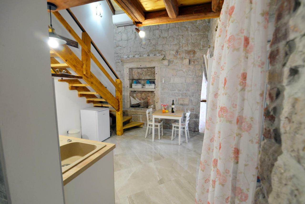 Apartments D&N Vis Bagian luar foto